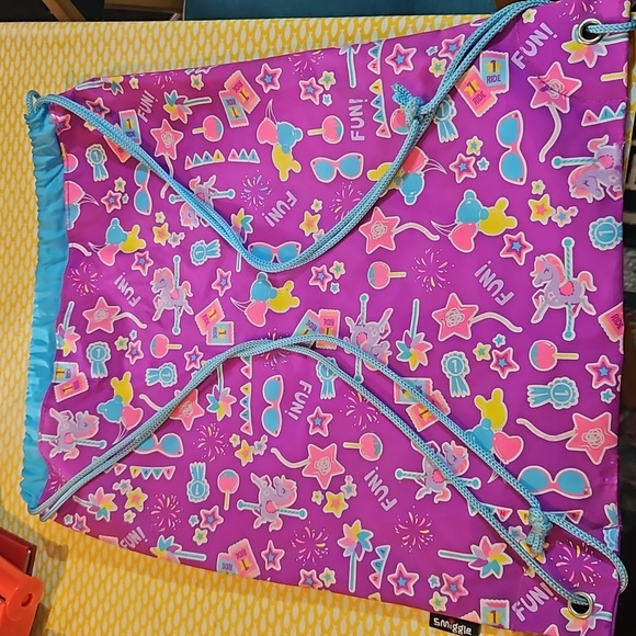 Smiggle preloved drawstring bag sport for school sports, swimming, football etc - Picture 9 of 17